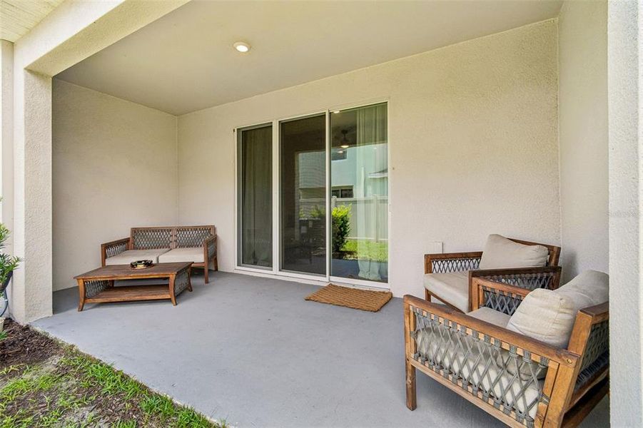 Exterior details and patio area of a home in , Land O' Lakes (Image 3).