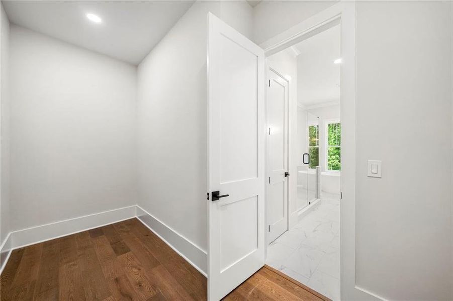 Spacious, unfurnished interior of a new home in , Atlanta (Image 44).