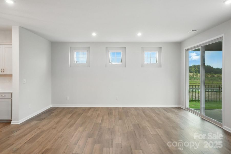 Spacious, unfurnished interior of a new home in Waxhaw Landing, Monroe (Image 20).