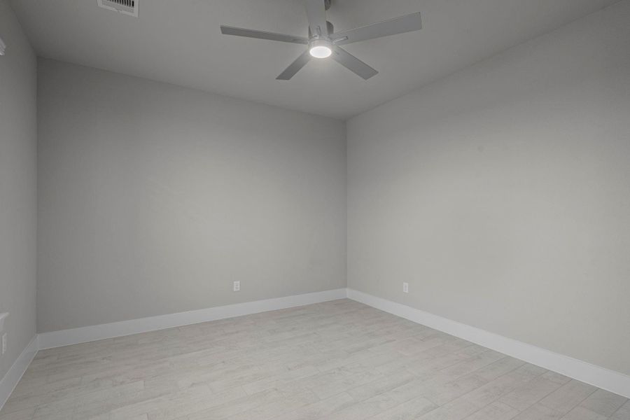 Spacious, unfurnished interior of a new home in Barton Creek Ranch, Conroe (Image 25). Spacious, unfurnished interior of a new home in Barton Creek Ranch, Conroe (Image 25).