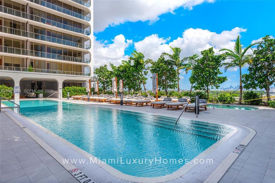 Condo located in Miami, FL showcasing its design and architecture (Image 23).