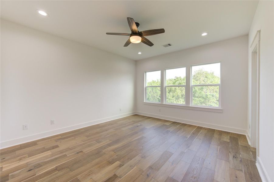 Spacious, unfurnished interior of a new home in , Houston (Image 14).