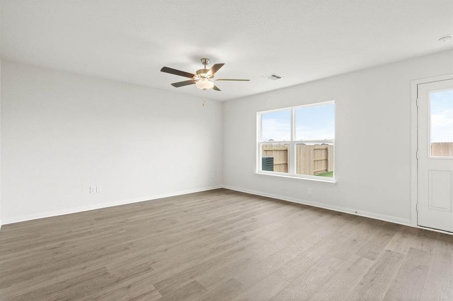 Spacious, unfurnished interior of a new home in Retreat at Fossil Creek, Fort Worth (Image 6).