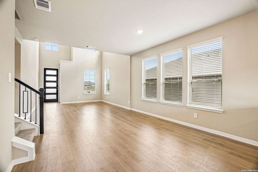 Spacious, unfurnished interior of a new home in Catalina, Converse (Image 38).
