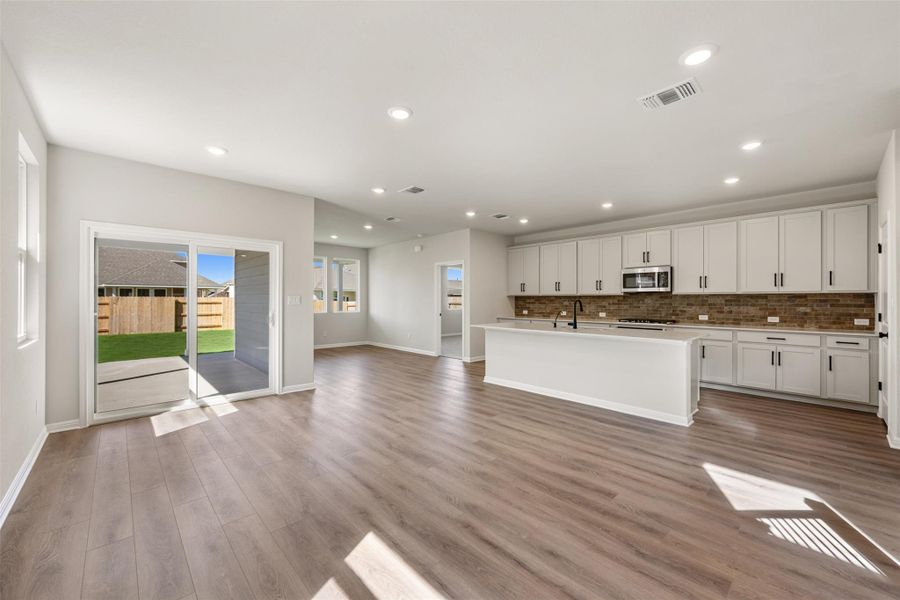Spacious, unfurnished interior of a new home in Berry Creek Highlands, Georgetown (Image 23).