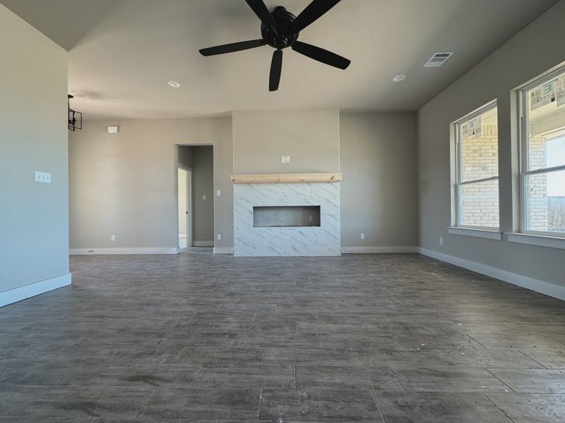 Spacious, unfurnished interior of a new home in Coyote Crossing, Godley (Image 9). Spacious, unfurnished interior of a new home in Coyote Crossing, Godley (Image 9).
