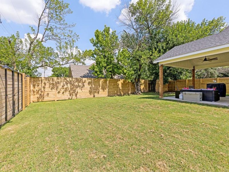 Exterior details and patio area of a home in , Boyd (Image 22).