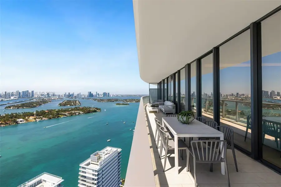 Condo located in Miami Beach, FL showcasing its design and architecture (Image 21).