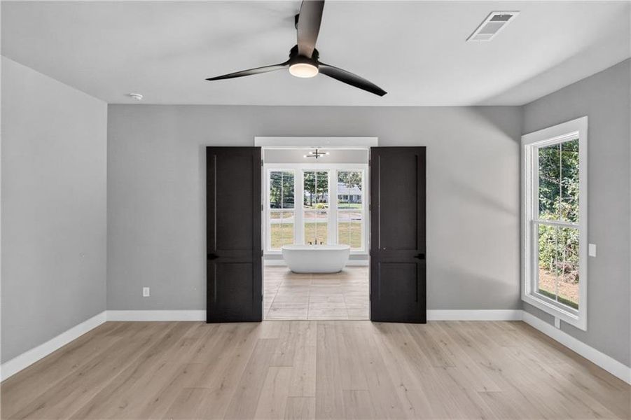Spacious, unfurnished interior of a new home in , Stone Mountain (Image 123).