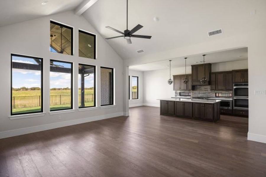 Spacious, unfurnished interior of a new home in Heath Golf and Yacht Club, Heath (Image 28).