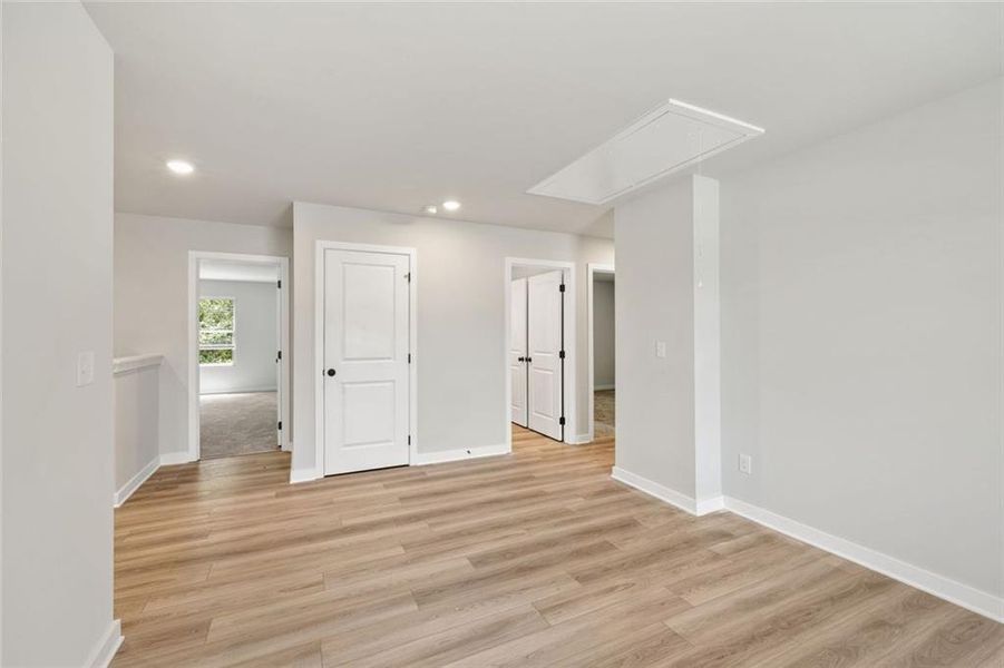Spacious, unfurnished interior of a new home in Oak Grove Glen, Snellville (Image 24). Spacious, unfurnished interior of a new home in Oak Grove Glen, Snellville (Image 24).