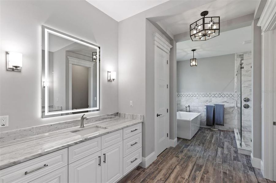 Furnished interior view inside a new home in , Thonotosassa (Image 7).