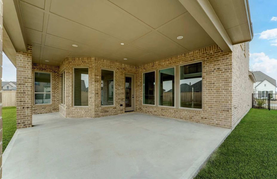 Representative exterior details of a home built from the 3799 by Ravenna Homes in Artavia 70′, Conroe (Image 4).