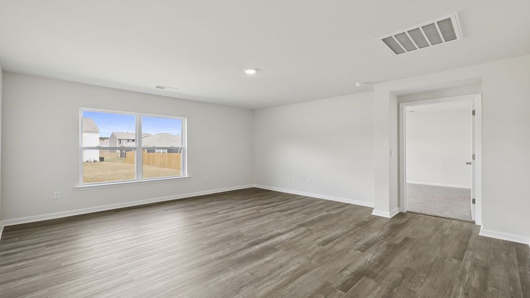 Spacious, unfurnished interior of a new home in Bentley Park, Greenwood (Image 25).