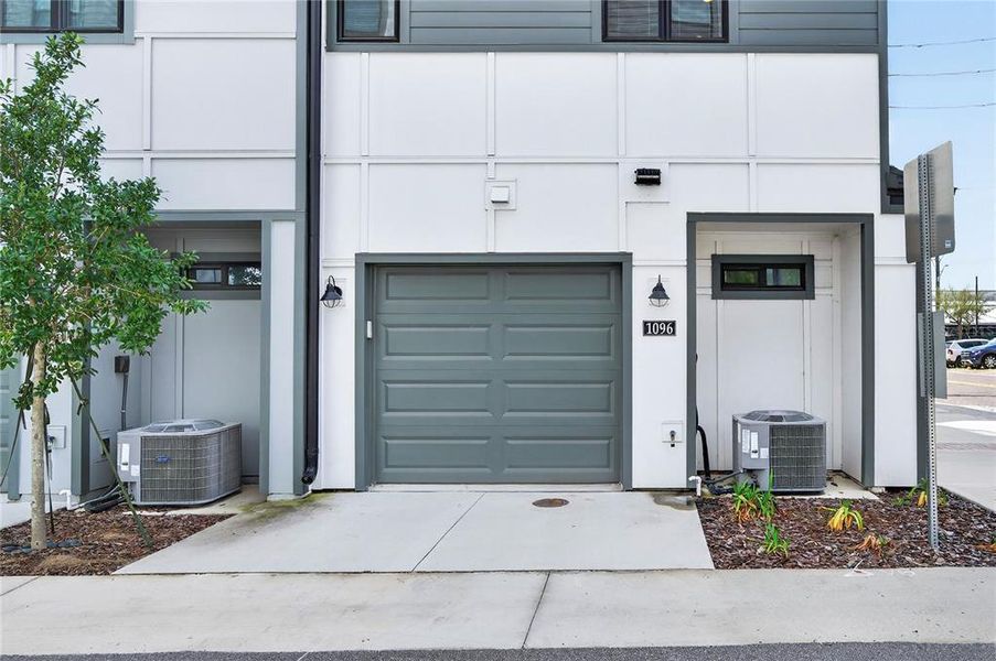 Exterior details and patio area of a home in , Jacksonville (Image 31).