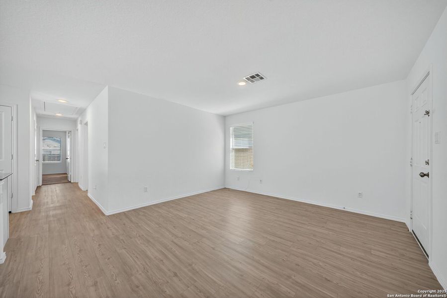 Spacious, unfurnished interior of a new home in Spring Grove: Belmar Collection, St. Hedwig (Image 22). Spacious, unfurnished interior of a new home in Spring Grove: Belmar Collection, St. Hedwig (Image 22).