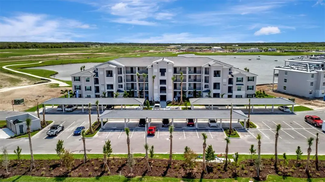Condo located in Bradenton, FL showcasing its design and architecture (Image 3).