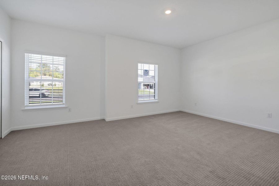 Spacious, unfurnished interior of a new home in Jennings Farm, Middleburg (Image 20).