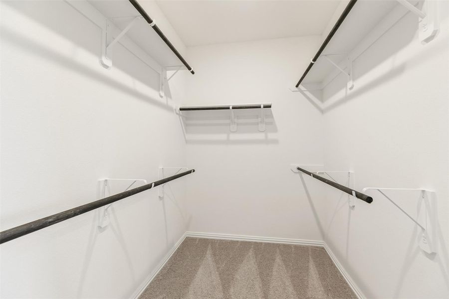 Spacious, unfurnished interior of a new home in Creekhaven, Iowa Colony (Image 20). Spacious, unfurnished interior of a new home in Creekhaven, Iowa Colony (Image 20).