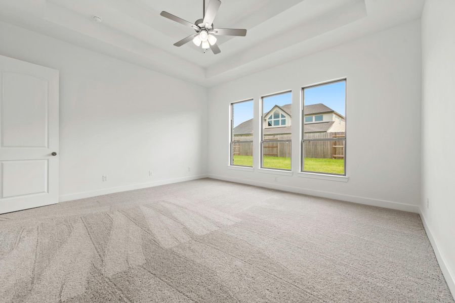 Representative image. Features, selections and colors may vary.