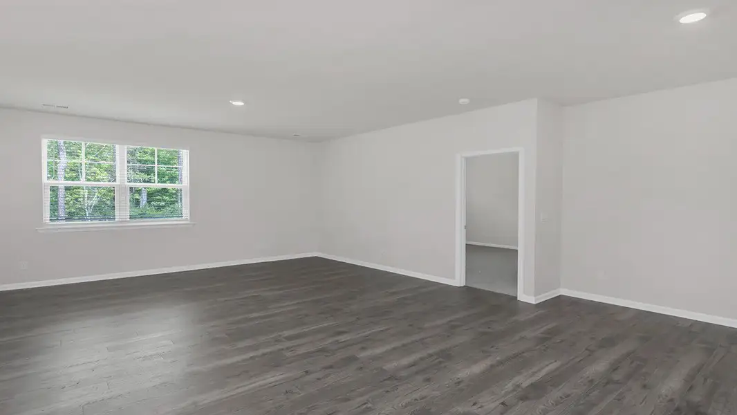 Spacious, unfurnished interior of a new home in Sease's Pond, Gilbert (Image 15).