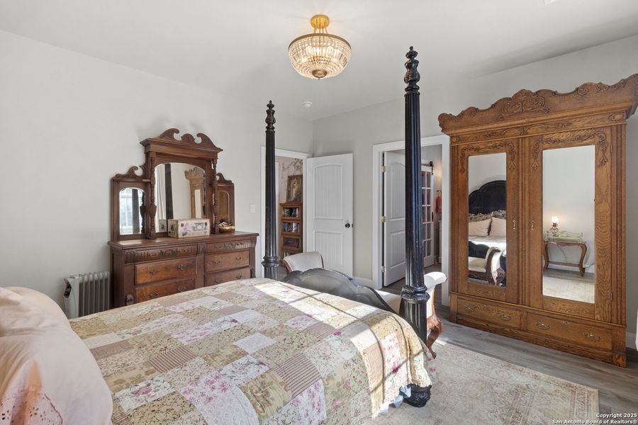 Furnished interior view inside a new home in , Bandera (Image 12).