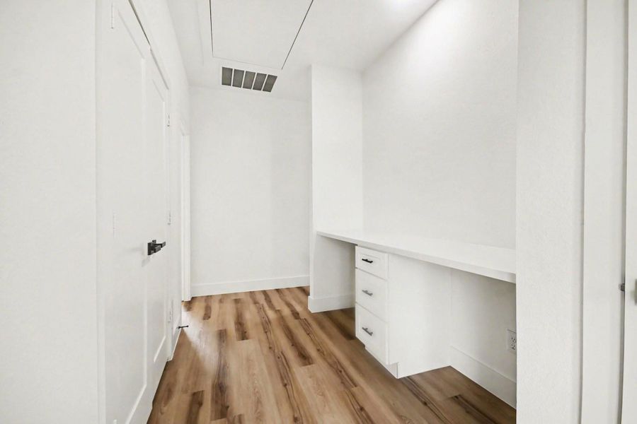 Spacious, unfurnished interior of a new home in , Houston (Image 17).