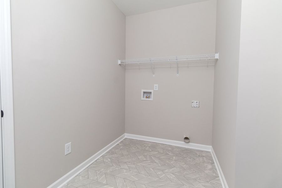 Spacious, unfurnished interior of a new home in Standing Oaks, Senoia (Image 22).