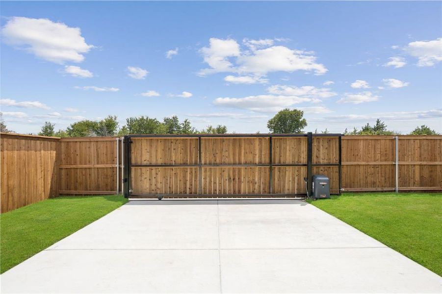 Front exterior of a new home in Dove Hollow, Waxahachie, TX, highlighting curb appeal (Image 19). Front exterior of a new home in Dove Hollow, Waxahachie, TX, highlighting curb appeal (Image 19).