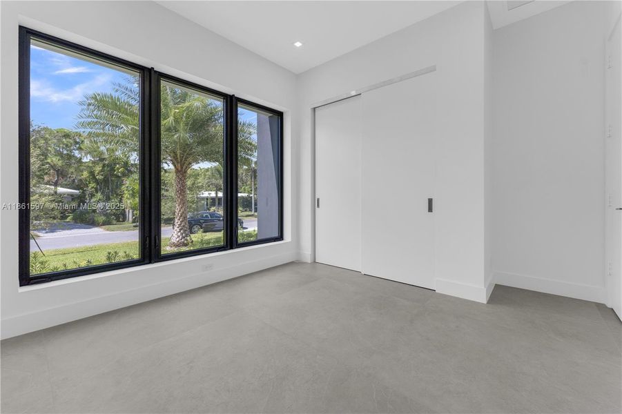Spacious, unfurnished interior of a new home in , Pompano Beach (Image 15).