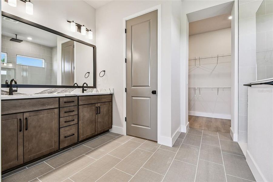 Furnished interior view inside a new home in Palmera Wellen Park - Classic Series, Venice (Image 14).