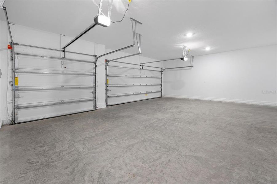 Spacious, unfurnished interior of a new home in , Dunnellon (Image 18).