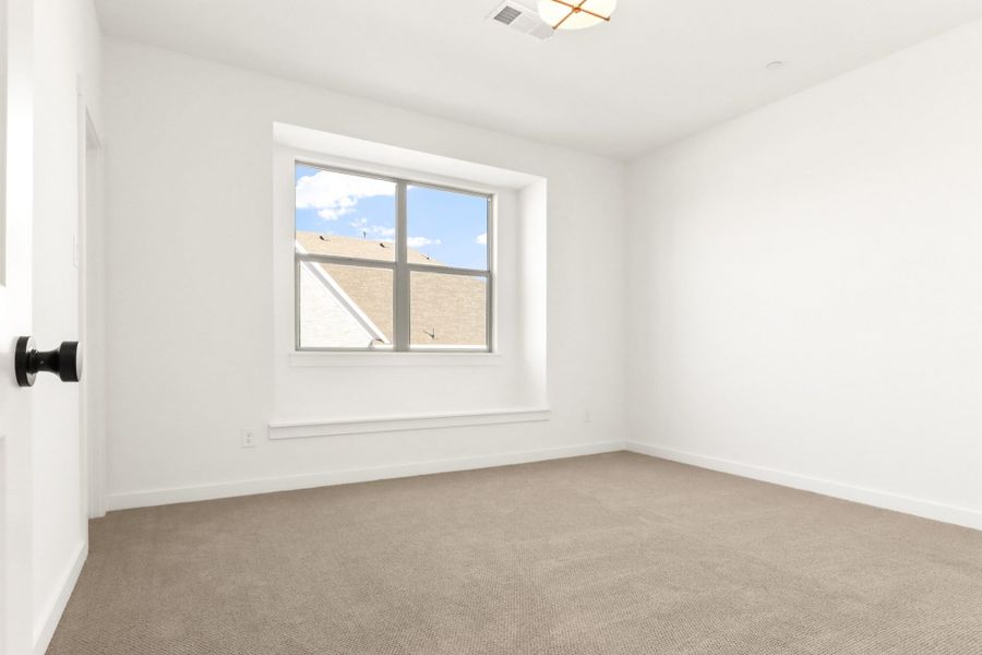 Spacious, unfurnished interior of a new home in Cottonwood Creek, Rowlett (Image 19).