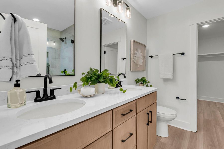 Furnished interior view inside a new home in , Charleston (Image 34).