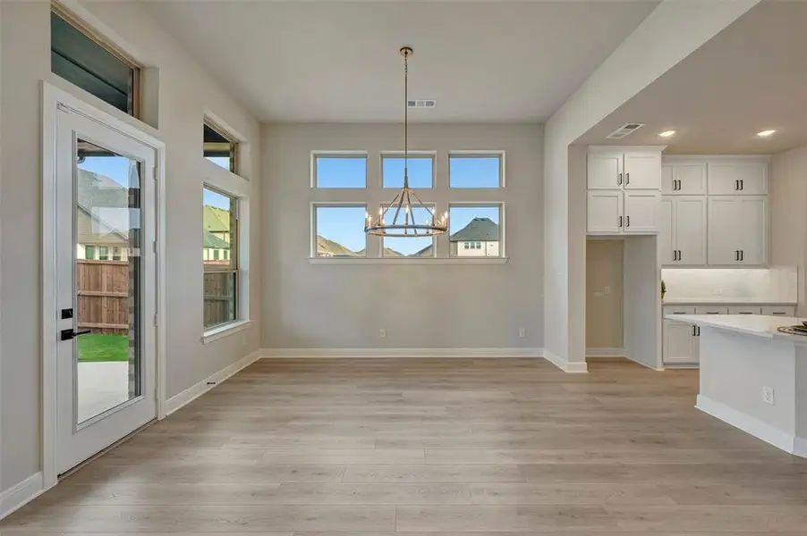 Spacious, unfurnished interior of a new home in Sandbrock Ranch, Aubrey (Image 12).