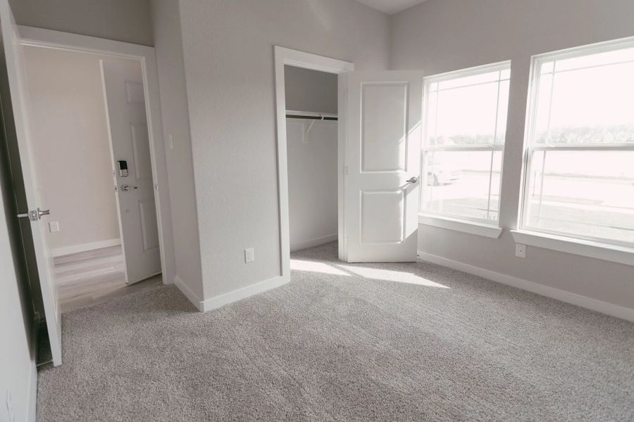 Representative unfurnished interior of a home built from the Hudson by Stonehollow Homes in Heritage Grove, Blue Ridge (Image 16).