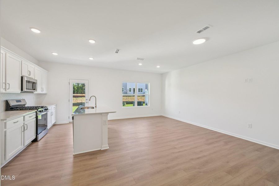 15-web-or-mls-Flagstone Way-S1010-015