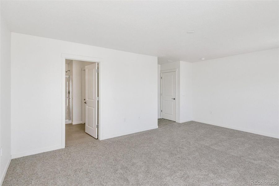 Spacious, unfurnished interior of a new home in Silver Peaks, Lochbuie (Image 14). Spacious, unfurnished interior of a new home in Silver Peaks, Lochbuie (Image 14).