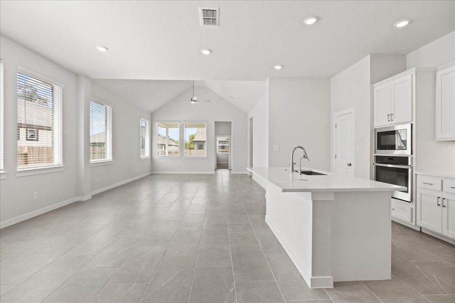 Spacious, unfurnished interior of a new home in Village at Three Oaks, Seguin (Image 18). Spacious, unfurnished interior of a new home in Village at Three Oaks, Seguin (Image 18).