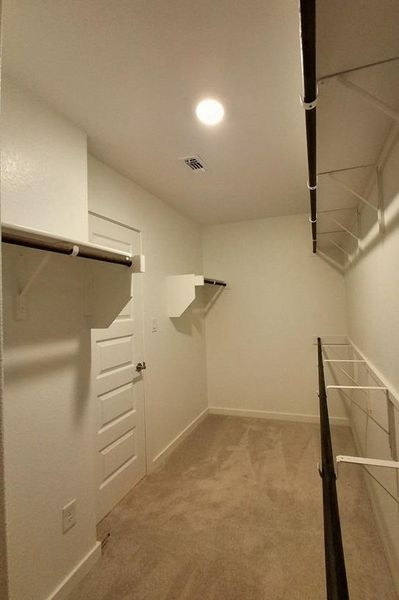 Spacious, unfurnished interior of a new home in Wolf Ranch, Georgetown (Image 14).