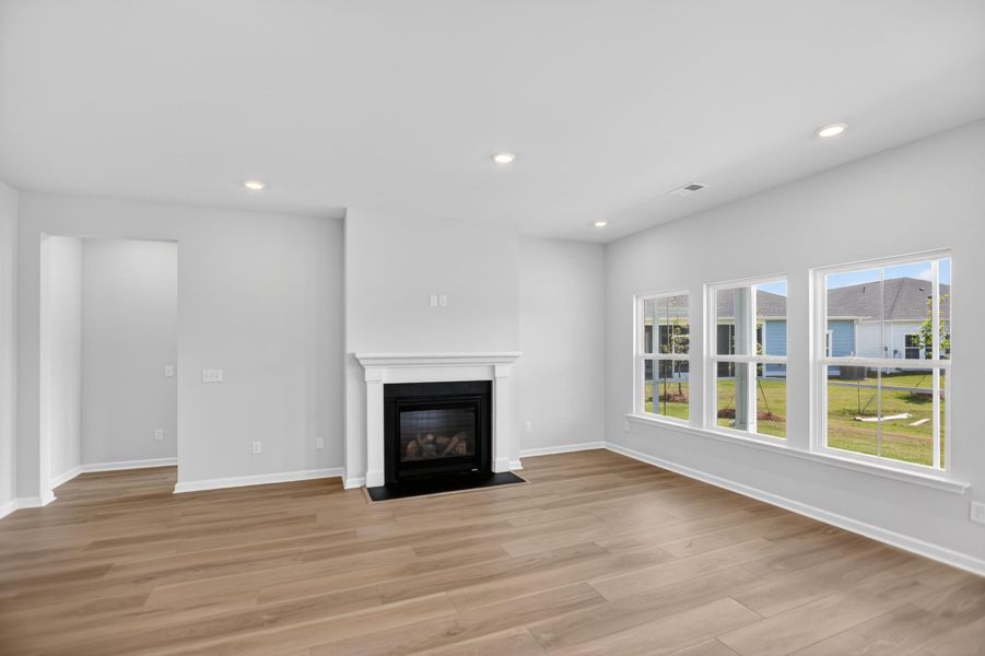 Spacious, unfurnished interior of a new home in Carnes Crossroads, Summerville (Image 12).