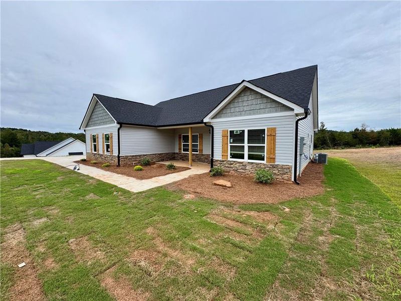 Exterior details and patio area of a home in , Eastanollee (Image 19).