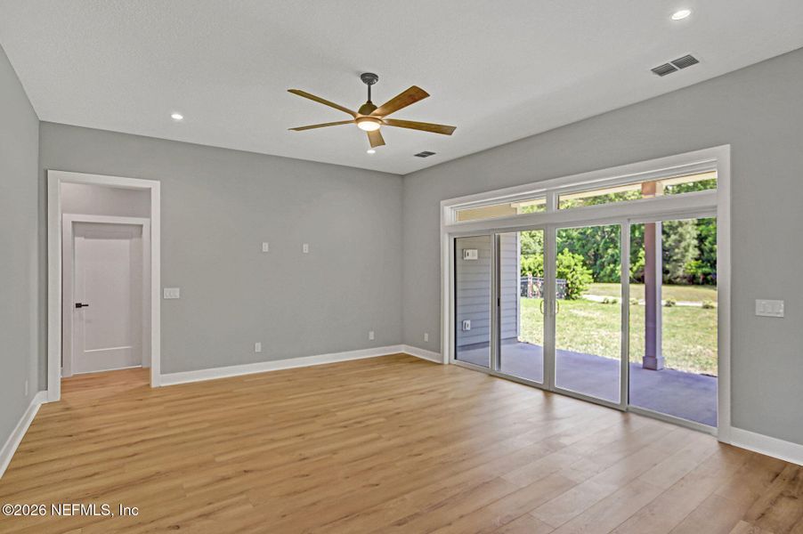 Spacious, unfurnished interior of a new home in , Green Cove Springs (Image 31).