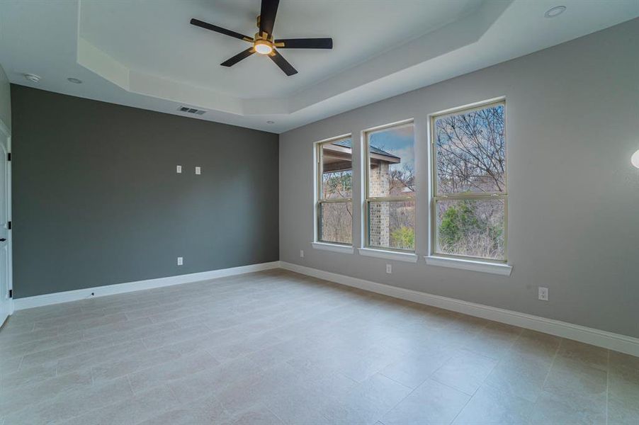 Spacious, unfurnished interior of a new home in , Dallas (Image 24).