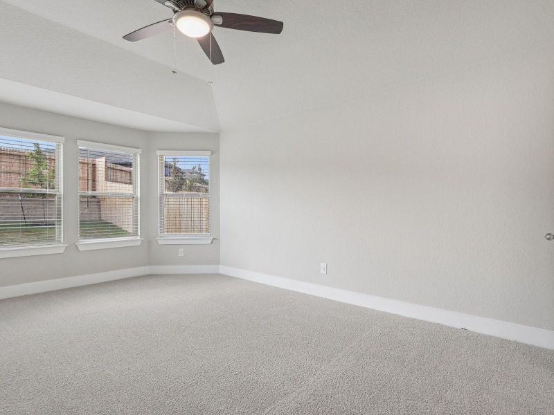 Spacious, unfurnished interior of a new home in Remington Ranch, San Antonio (Image 22).