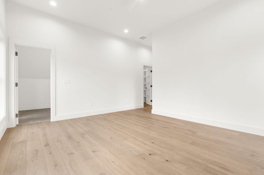 Spacious, unfurnished interior of a new home in , Mount Pleasant (Image 61).