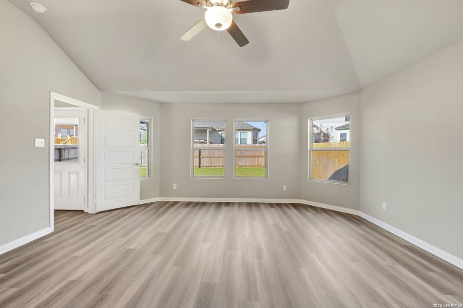 Spacious, unfurnished interior of a new home in Greenspoint Heights, Seguin (Image 25).