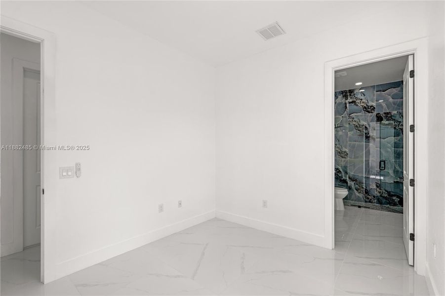 Spacious, unfurnished interior of a new home in , Lehigh Acres (Image 23).