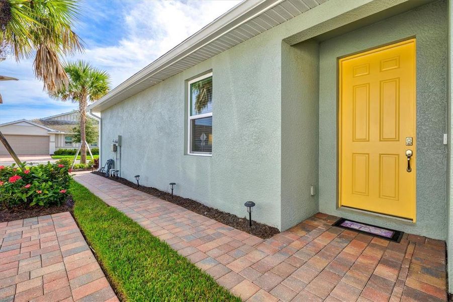 Exterior details and patio area of a home in , Venice (Image 25).