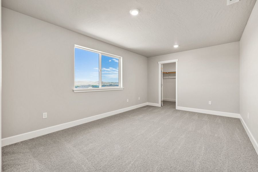 Spacious, unfurnished interior of a new home in Upland Meadows, Hermiston (Image 16).